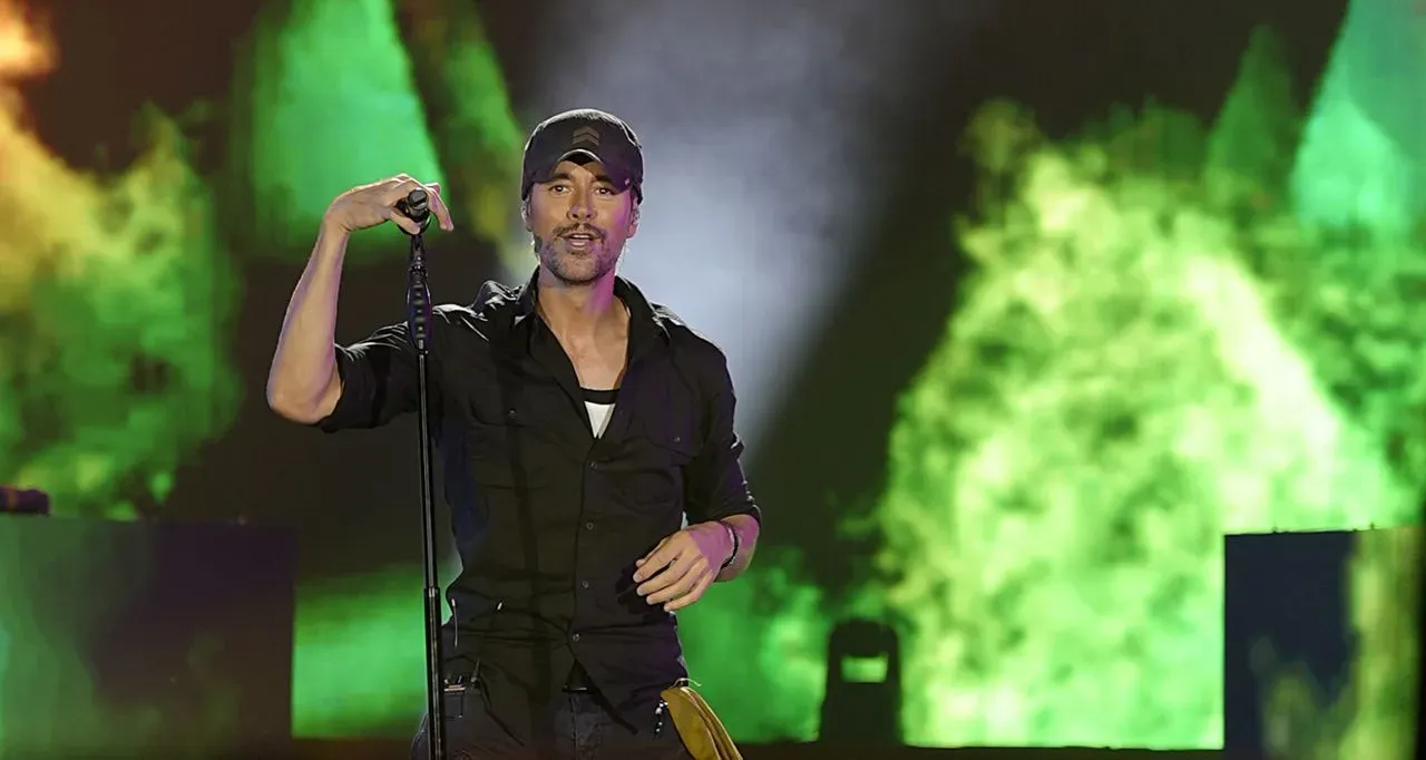 Енріке Іглесіас розчулив новим фото з Курніковою та чотирма їхніми дітьми — милішого кадру ти вже сьогодні не побачиш